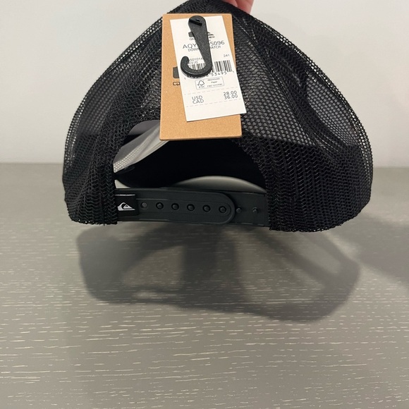 Quiksilver Black Trucker Hat NWT - Picture 2 of 2